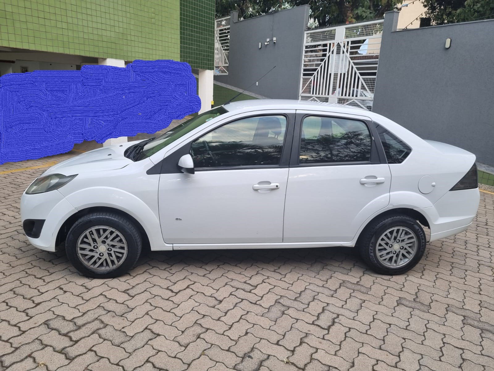 Ford Fiesta 2014 lateral passageiro