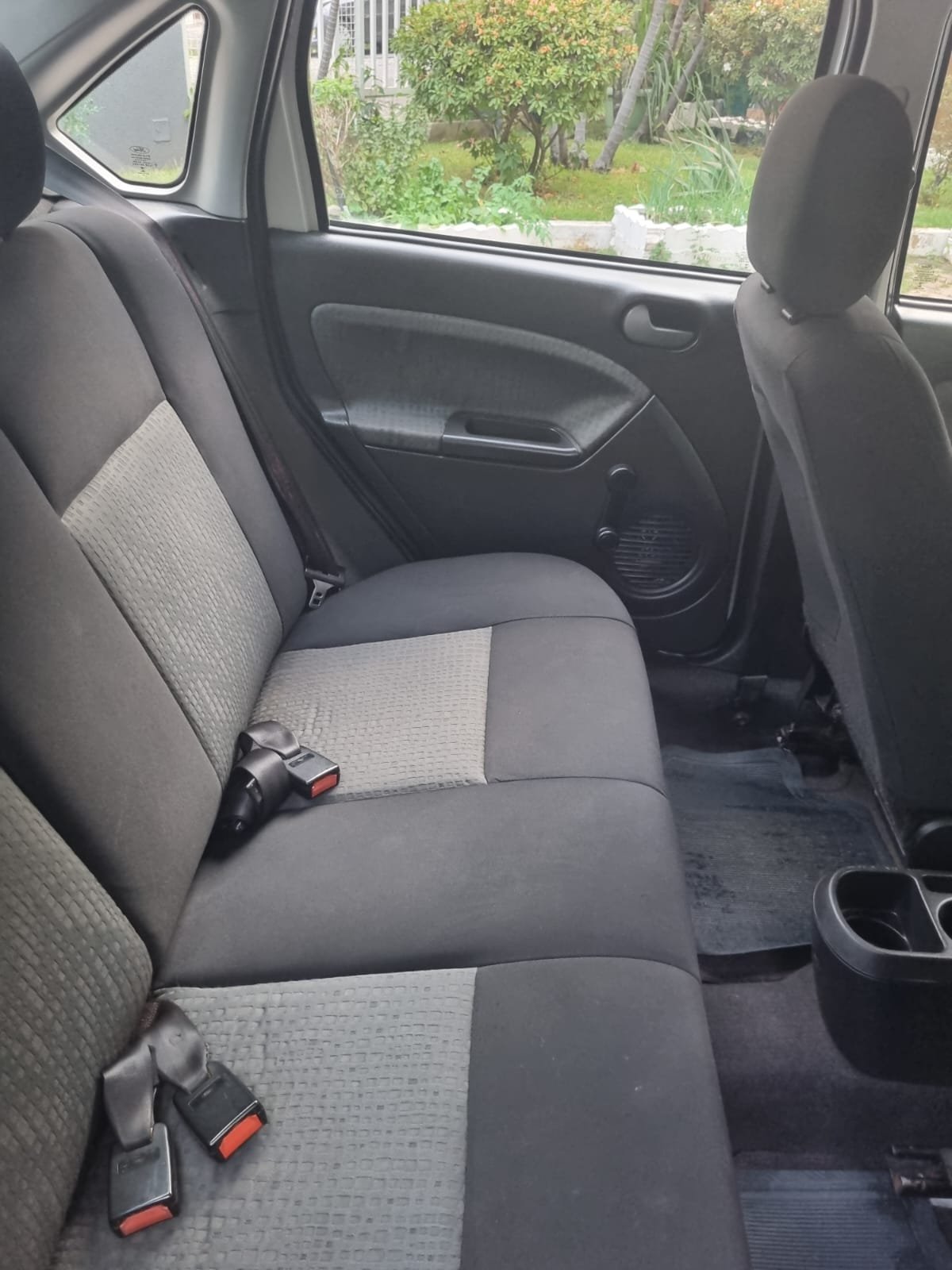 Ford Fiesta 2014 traseira 3/4